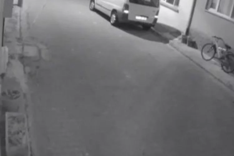 Bursa'da bisiklet hırsızı kameraya yakalandı