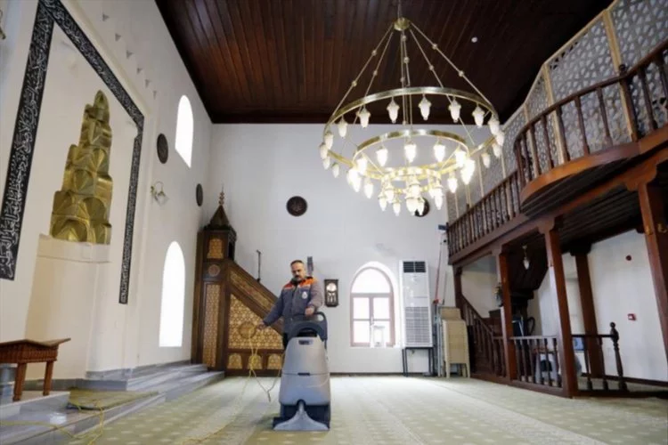 Bursa'da camiler Ramazan'a hazırlanıyor