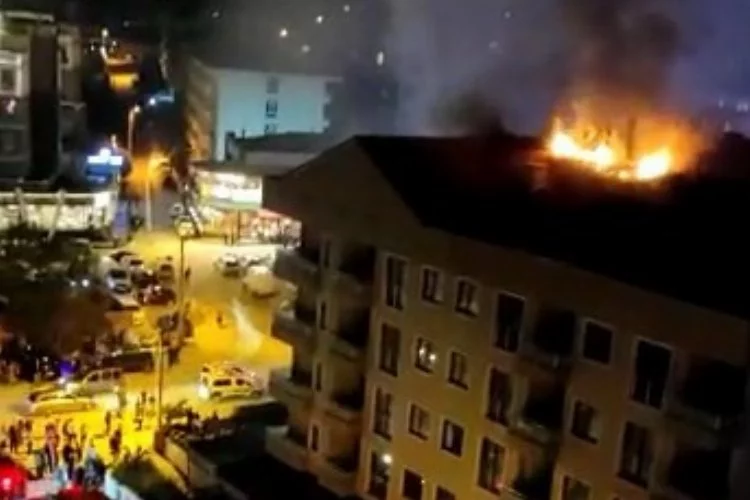 Bursa'da çatı katı alev alev yandı