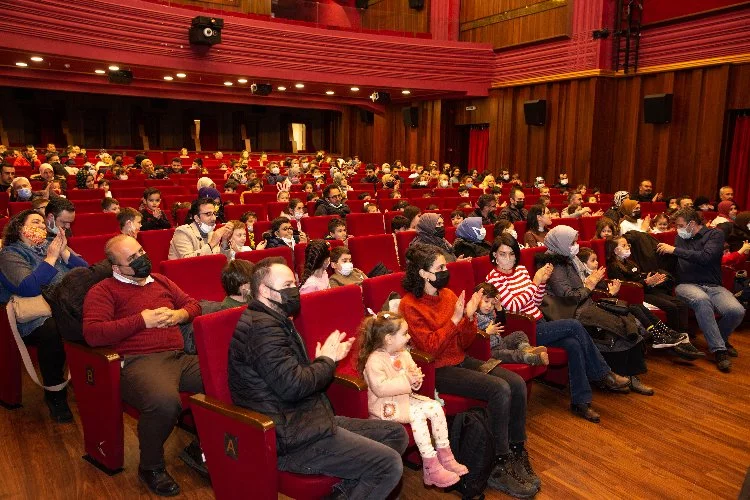 Bursa'da çocuklara bayram hediyesi tiyatro