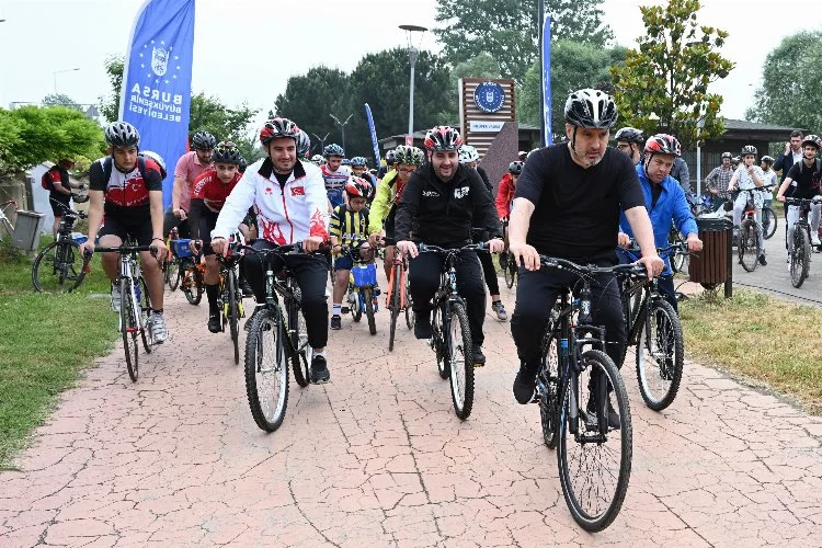 Bursa'da Dünya Bisiklet Günü’nde pedal çevirdiler