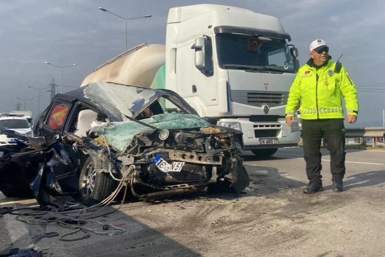 Bursa’da feci kaza: Otomobil hurdaya döndü