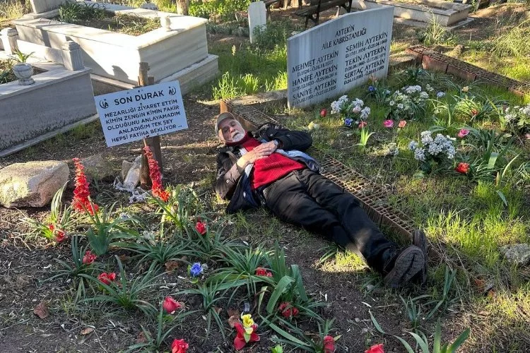 Bursa'da ilginç olay: Her gün ölmeden mezarına giriyor!