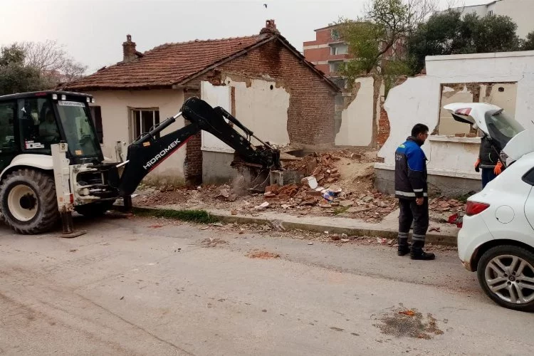 Bursa'da kaçak binalar yıkılıyor