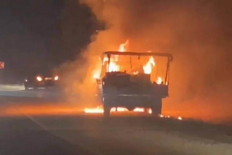 Bursa'da kamyonet alev alev yandı