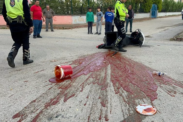 Bursa'da kazada motosiklet sürücüsü yaralandı, ketçaplar yola saçıldı