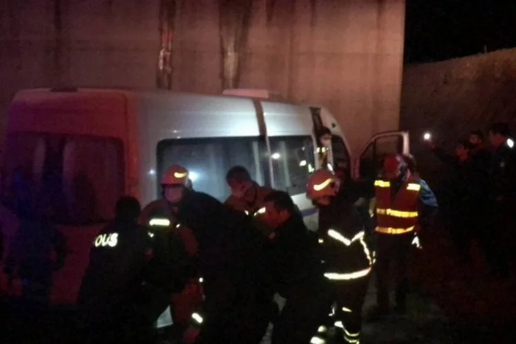 Bursa'da korkunç kaza: İşçi servisi köprüden uçtu