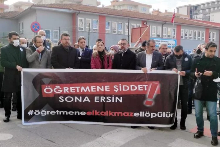 Bursa'da öğretmene saldırıya kınama