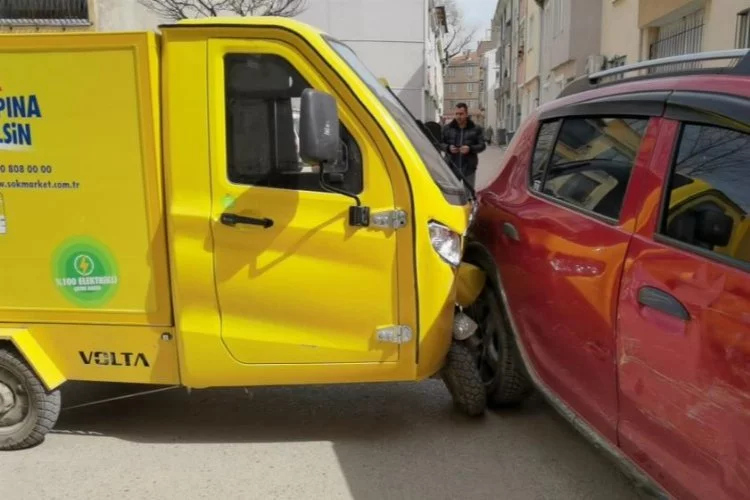 Bursa'da otomobil ile elektrikli araç çarpıştı: 1 yaralı