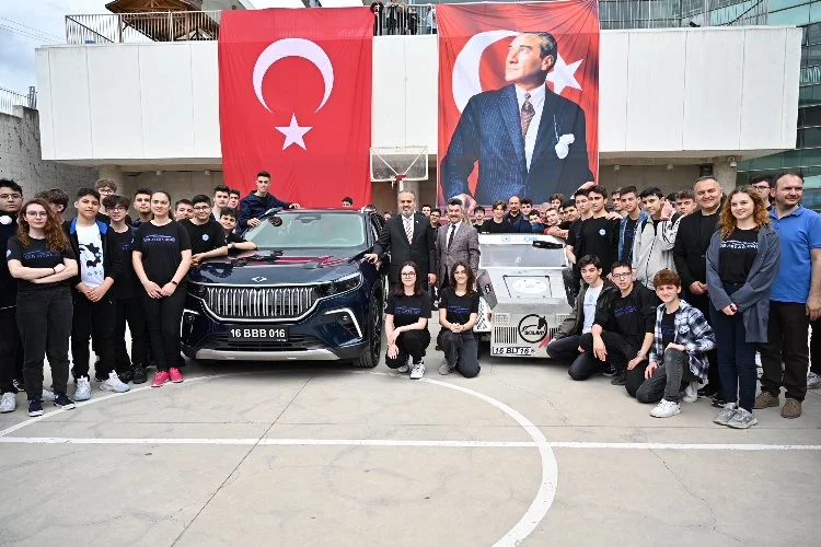 Bursa'da otomotiv öğrencileri Togg'a hayran kaldı