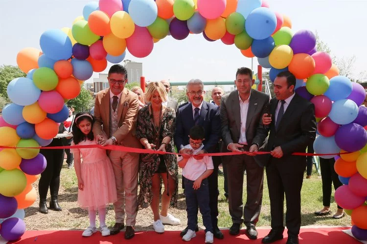 Bursa'da özel çocukların parkı dayanışmayla yenilendi
