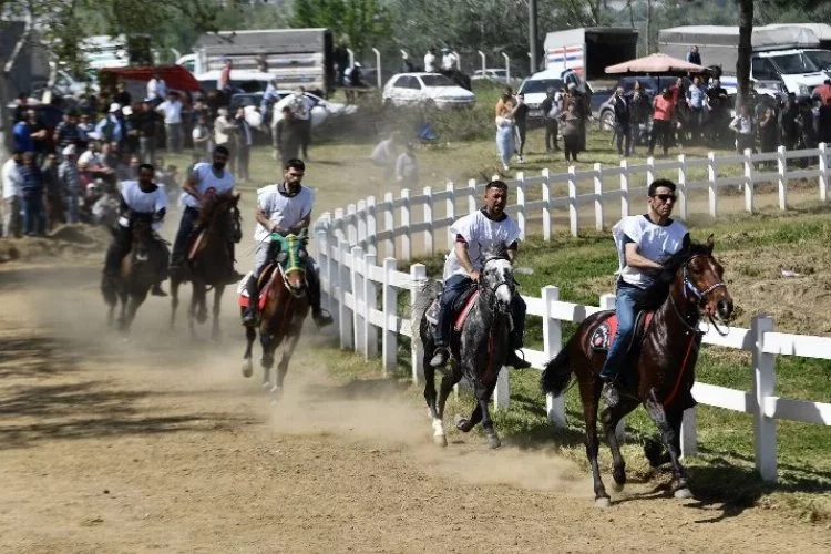 Bursa'da rahvan atları fethetti!