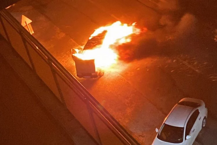 Bursa’da seyir halindeki araç alev alev yandı
