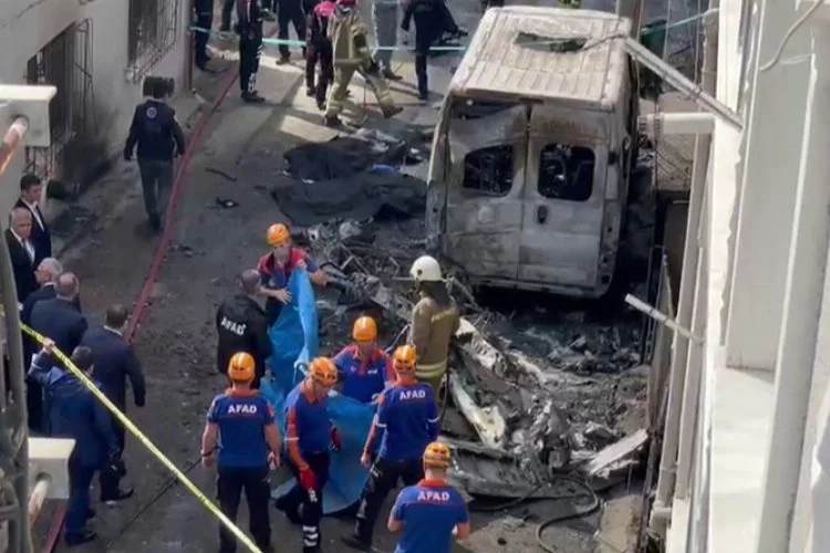 Bursa'da uçak evlerin arasına düştü! 2 ölü