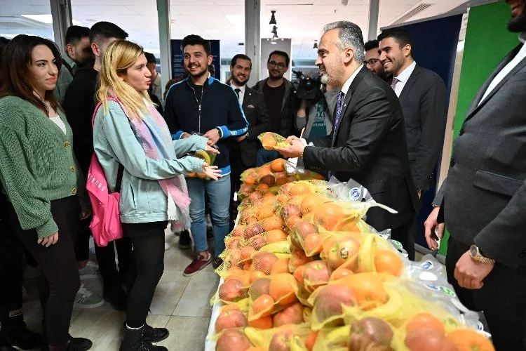 Bursa'da üniversiteliler vitaminle ‘final’ yaptı