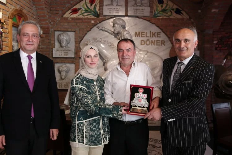 Bursa'da ünlü dönerciden Mehmetçiğe destek
