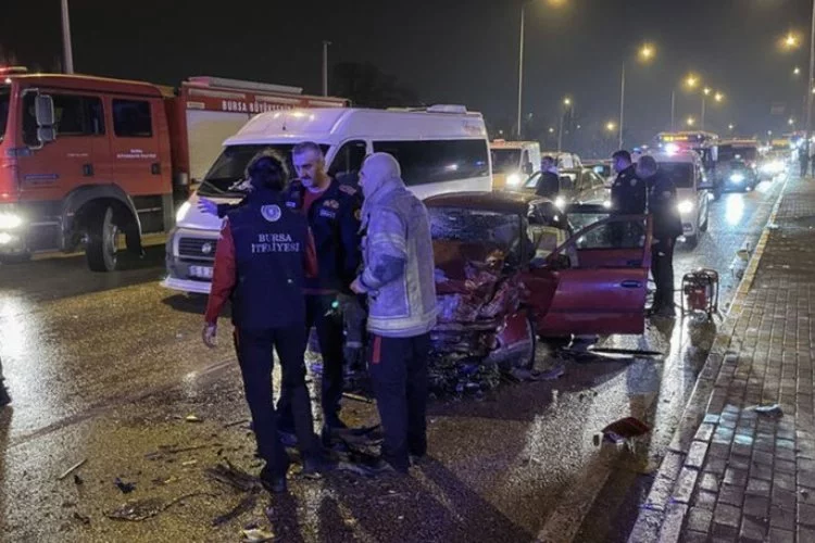 Bursa'da yağışlı havada feci kaza