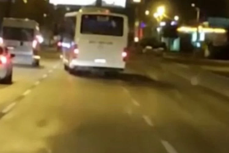 Bursa’da yan yan giden otobüs görenleri şaşkına çevirdi