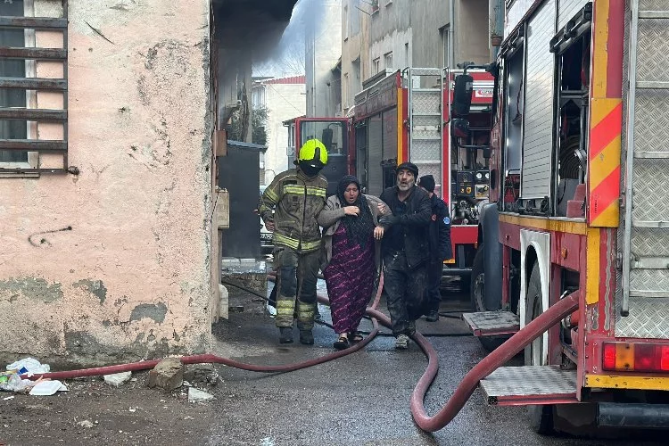 Bursa’da yangında 4 kişi mahsur kaldı