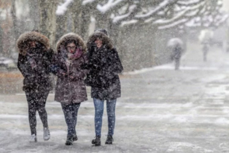 Bursa'ya kar sürprizi! Bugün hava nasıl olacak?