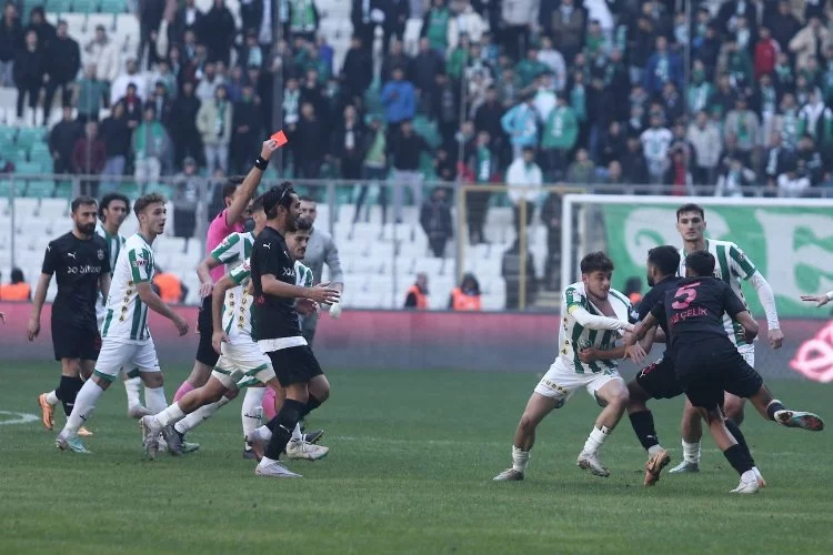 Bursaspor-Diyarbekirspor maçında ortalık karıştı