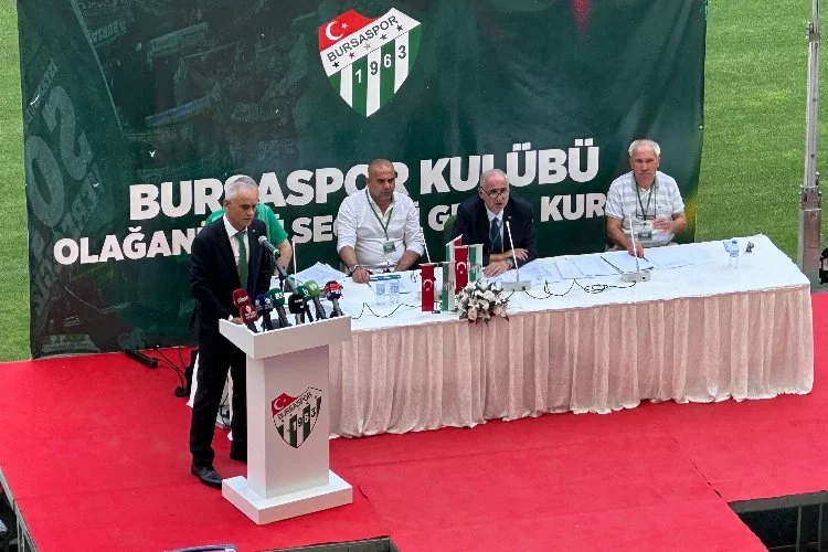 Bursaspor yönetimi yaptığı toplantı sonucunda Olağanüstü Kongre kararı aldı.