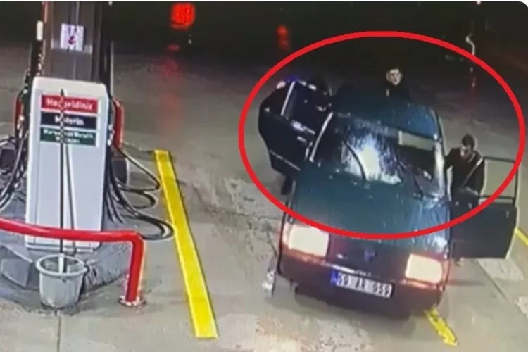 Çaldıkları Tofaş otomobilin yakıtı bitince benzin istasyonunda kıskıvrak yakalandılar