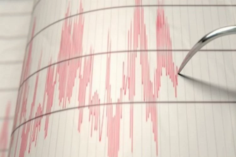 "Çanakkale'nin Yenice ilçesinde saat 21.38'de 4.9 büyüklüğünde deprem oldu."