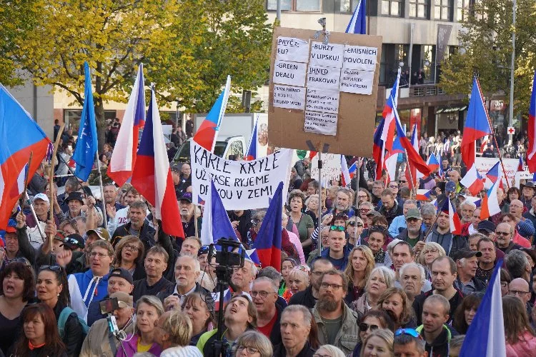 Çekya’da Rusya’ya yapılan yaptırımlar protesto edildi