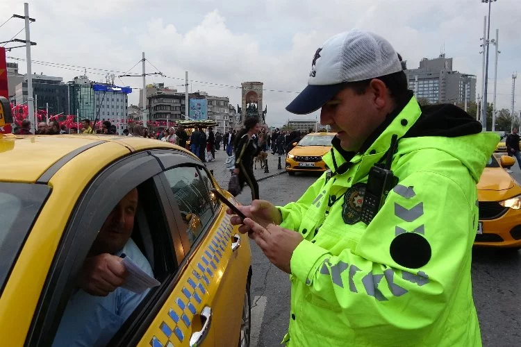 Ceza yiyen taksiciden polise: Bazen size yapılanları hak ediyorsunuz
