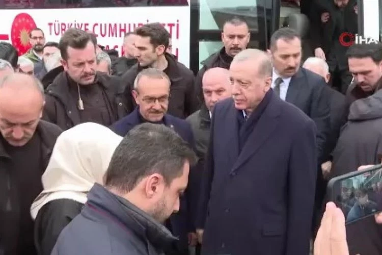 Cumhurbaşkanı Erdoğan, deprem bölgesindeki esnafı ziyaret etti