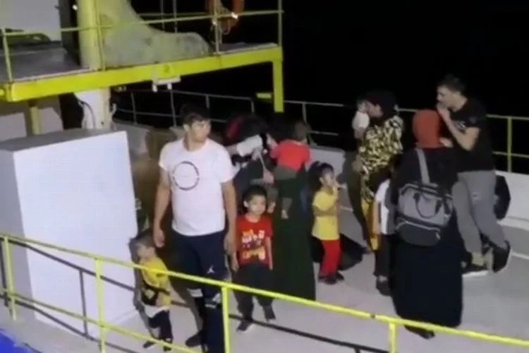 Deniz yoluyla kaçmaya çalışan 88 kaçak göçmen yakalandı