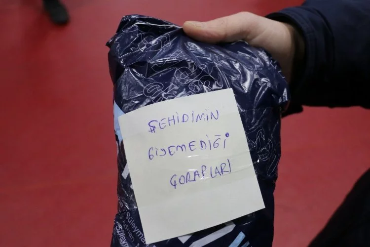 Deprem yardım kampanyasında duygulandıran notlar: “Şehidimin giyemediği çorapları”