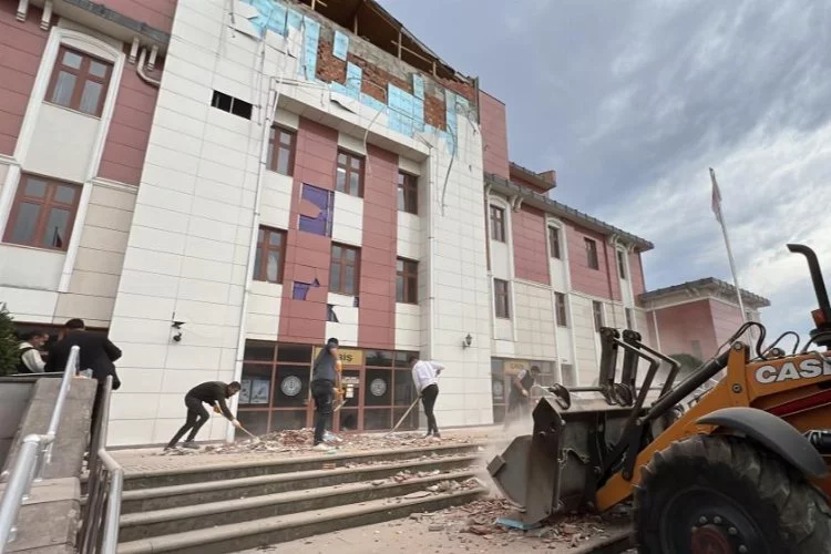 Düzce'de ağır hasarlı 71 bina için 'acil yıkım' kararı