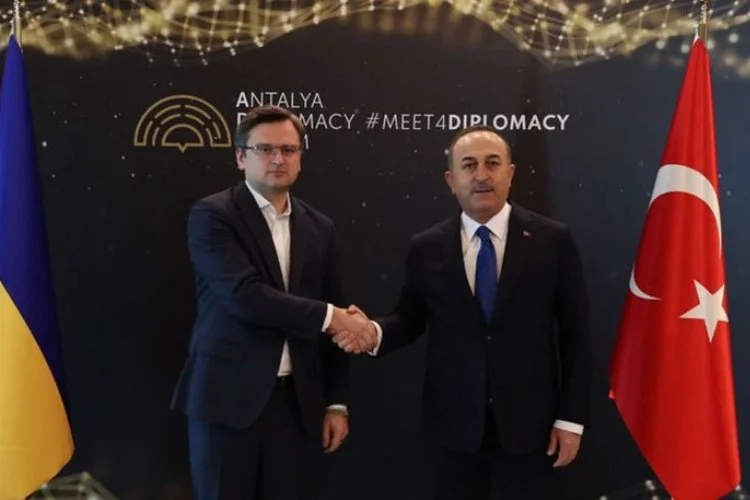 Dışişleri Bakanı Çavuşoğlu Ukraynalı mevkidaşı Kuleba ile görüştü