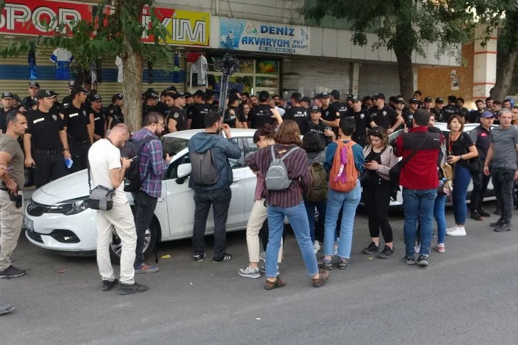 Diyarbakır'da izinsiz yürüyüşte 100 gözaltı