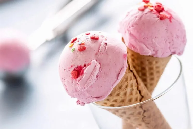 Dondurma yerine satılan buzlu tatlılar çocukların sağlığını tehdit ediyor!