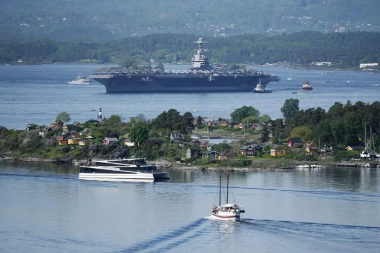 Dünyanın en büyük uçak gemisi NATO üyesi Norveç'te