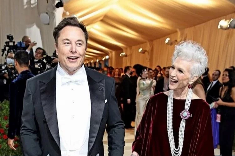 Elon Musk'ın annesi tarihe geçti