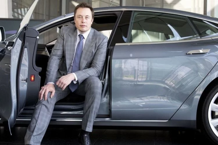 Musk, Tesla hissesi satmaya devam ediyor