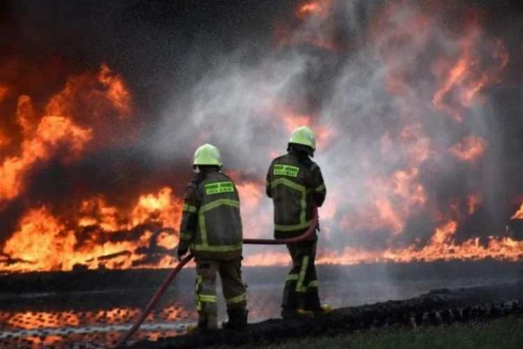 Endonezya'da akaryakıt deposunda yangın: 17 ölü