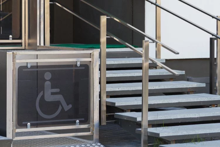 Engelliye geçit vermeyen asansör için insan hakları kararı