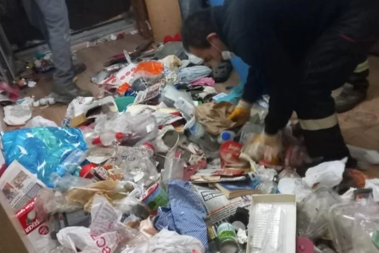 Eskişehir'de  5 milyon liralık evden 50 ton çöp çıktı
