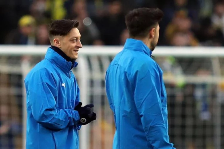 Fenerbahçe'de Mesut Özil ve Ozan Tufan kadro dışı bırakıldı