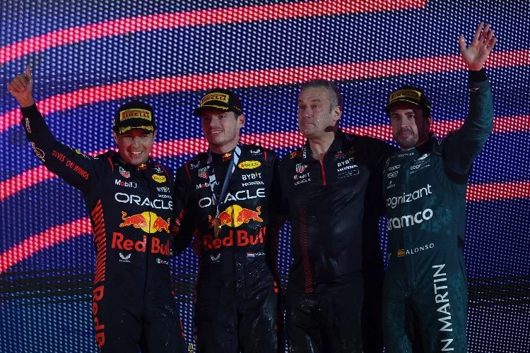 Formula 1'de sezonun ilk yarışında kazanan Verstappen