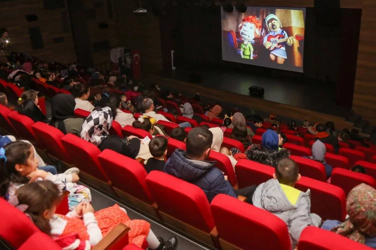 Gürsu’da ücretsiz sinema ve tiyatro keyfi