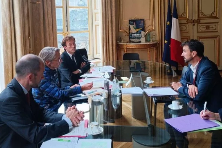 Fransa’da hükümetten enerji tasarrufu farkındalığı: Mont ve kazaklarla toplantı