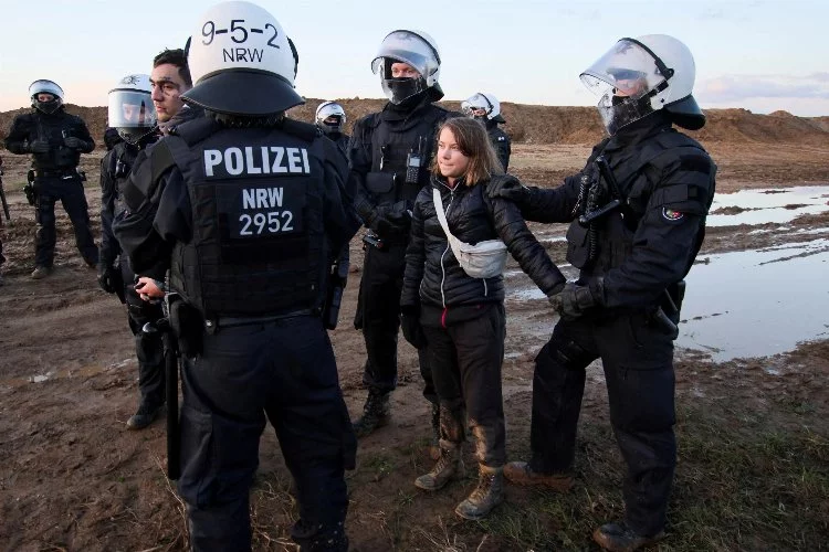 Alman polisi Thunberg'in gözaltına alınmasının kurgu olduğu iddiasını yalanladı
