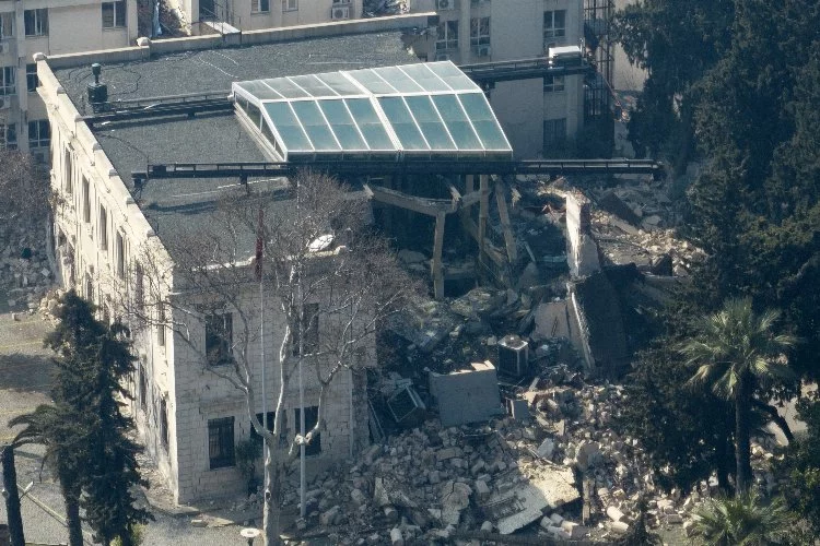Hatay Valiliği’nin tarihi binası depremde yıkıldı