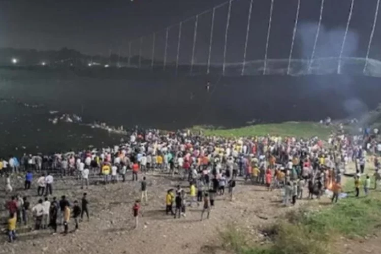 Hindistan'da asma köprü çöktü: 90 ölü - Söz Bursa